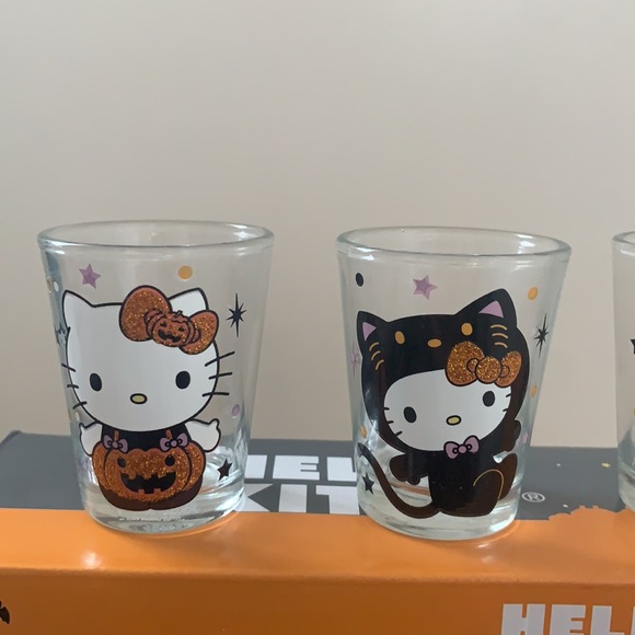 Hello Kitty Halloween Set of Glassware Sets. - Picture 4 of 7